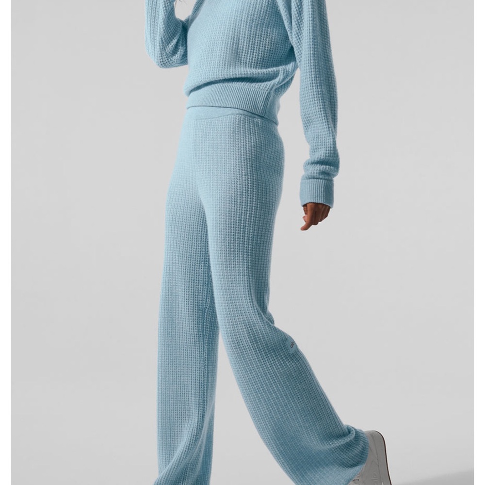 ALO Yoga Cashmere Plush Waffle 1/4 Zip Pullover – Cozy & Stylish